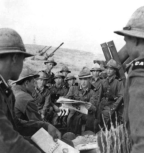 Советские солдаты в шлемах-панамах Афганистан