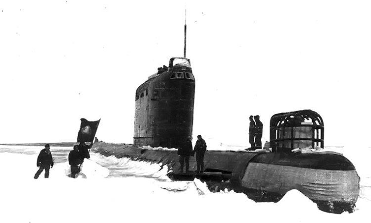 Первая на Тихоокеанском флоте атомная подлодка проекта 658 «К-178» во время трансарктического перехода. Всплытие во льдах. 1963 г.