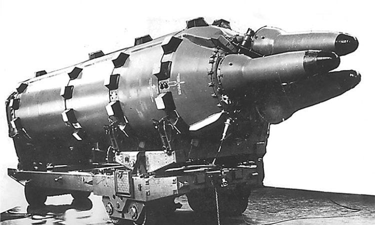 Р-27У — первая морская ракета, на которой использовались две головные части – кассетная, разделяющаяся на три боевых блока, или моноблочная