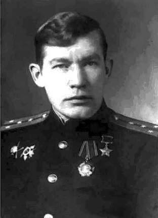 Герой Советского Союза капитан И.П. Барченко-Емельянов 1944 г.
