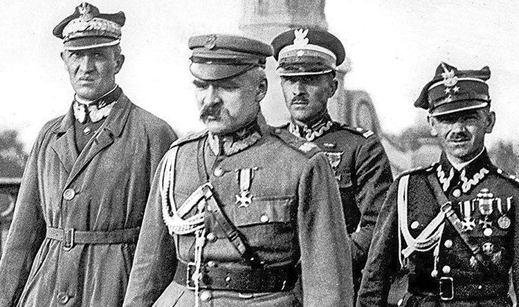 Ю. Пилсудский с приспешниками во время кровавого государственного переворота 12—14 мая 1926 г.