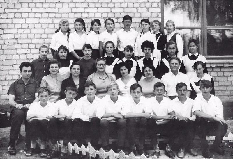 С.С. Близниченко (в верхнем ряду) - учащийся средней школы № 1 с. Воронцово-Александровское