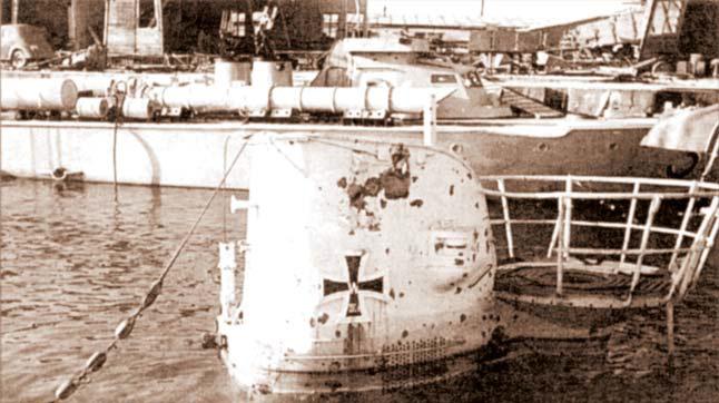 Немецкая подлодка U-9, потопленная ВВС Черноморского флота в Констанце 20 августа 1944 г.