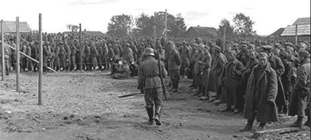 Советские военнопленные в лагере. г. Смоленск. 1941 г.